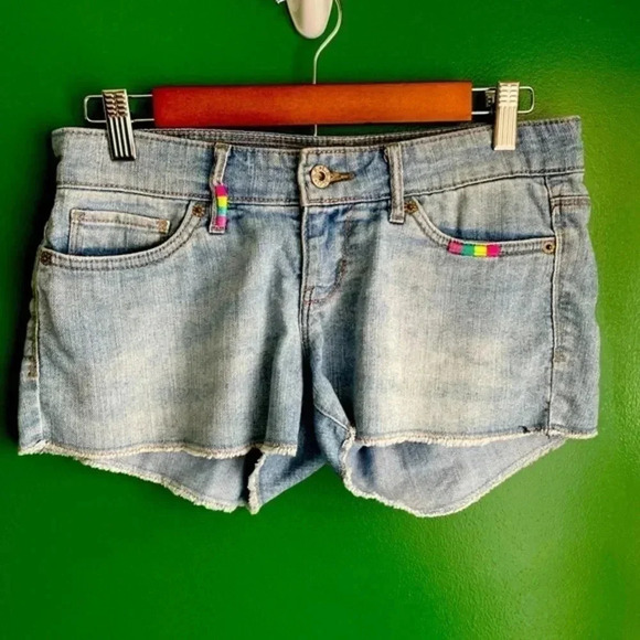 CLEARANCE! Women's Levi's "Shorty Short"‎ Denim Cutoff Shorts Embroidered - Picture 1 of 8